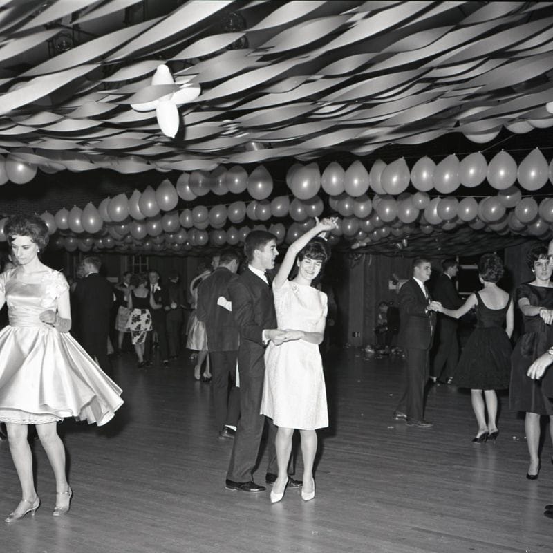 Dancing to Live Bands